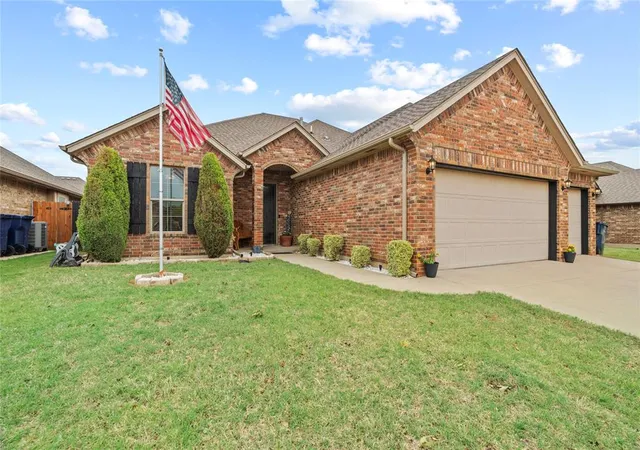 1st image of 3416 Canton Trl, Yukon, OK 73099 | MLS# 1230541