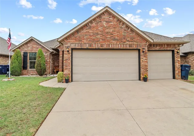 2nd image of 3416 Canton Trl, Yukon, OK 73099 | MLS# 1230541