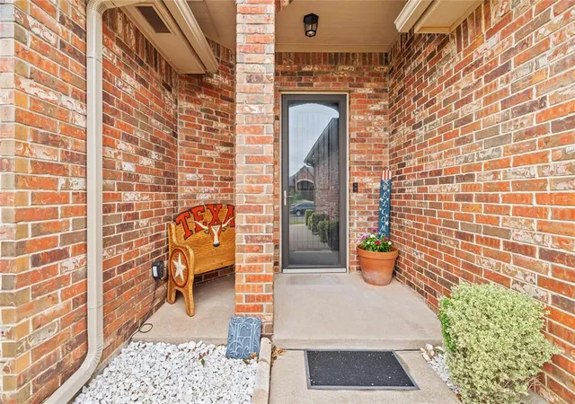 3rd image of 3416 Canton Trl, Yukon, OK 73099 | MLS# 1230541