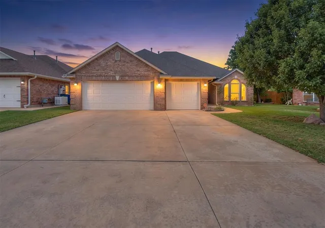 Homes for sale in Mustang, OK | 713 N Elk Wy, Mustang, OK 73064 | MLS# 1230552