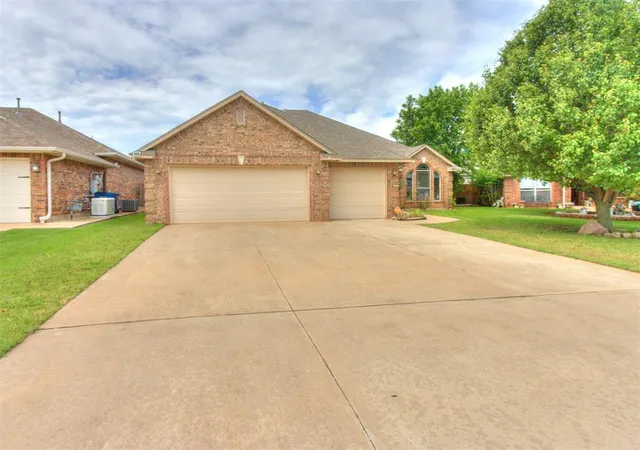 Homes for sale in Mustang, OK | 713 N Elk Wy, Mustang, OK 73064 | MLS# 1230552