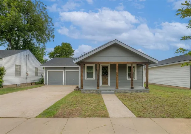 Homes for sale in Crescent, OK | 316 E Jackson St, Crescent, OK 73028 | MLS# 1230612