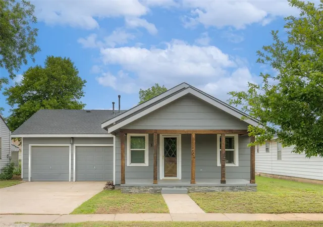 Homes for sale in Crescent, OK | 316 E Jackson St, Crescent, OK 73028 | MLS# 1230612