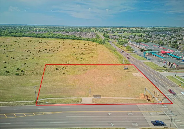 1st image of 200 S Cemetery Rd, Yukon, OK 73099 | MLS# 1230651