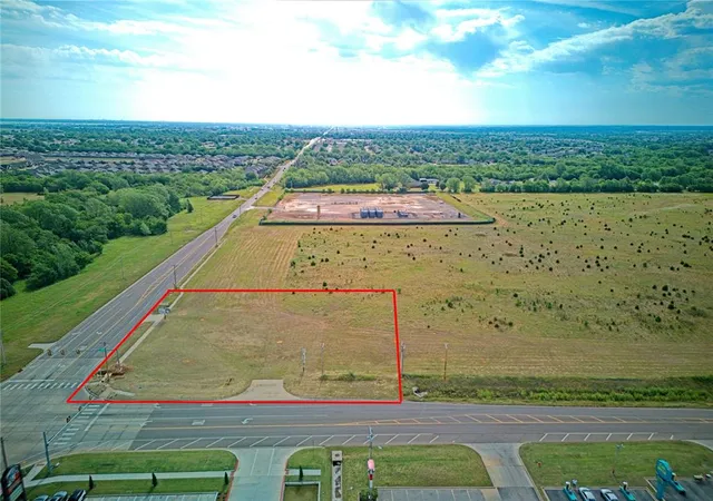 2nd image of 200 S Cemetery Rd, Yukon, OK 73099 | MLS# 1230651