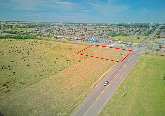 3rd image of 200 S Cemetery Rd, Yukon, OK 73099 | MLS# 1230651