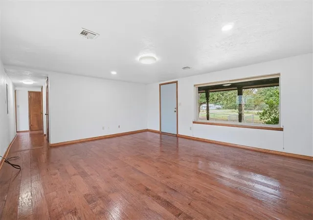 Photo 4 of Sale Pending at 925 S Falcon Rd, Elk City, OK 73644 | MLS# 1230664 | Listing updated on 2026-10-02