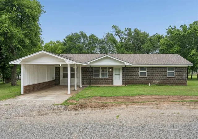 Homes for sale in Sulphur, OK | 1820 W Ardmore Ave, Sulphur, OK 73086 | MLS# 1230688