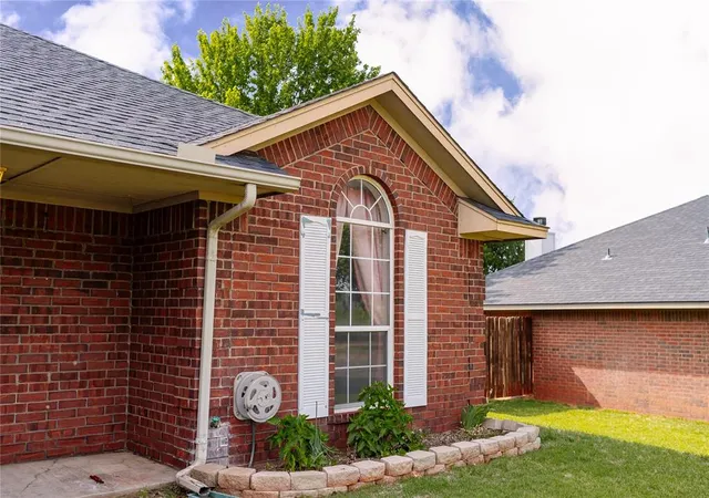 2nd image of 321 Peggy Dr, Elk City, OK 73644 | MLS# 1230694