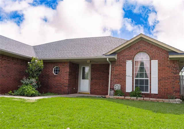 3rd image of 321 Peggy Dr, Elk City, OK 73644 | MLS# 1230694
