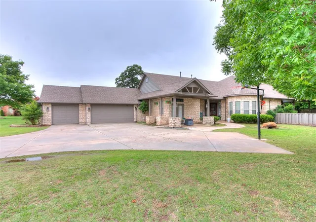 Homes for sale in Moore, OK | 4205 Hidden Lake Cir, Moore, OK 73160 | MLS# 1230716