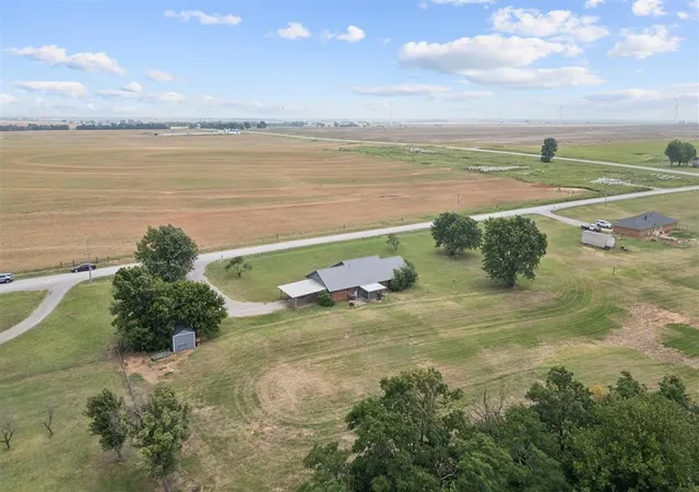 Homes for sale in Minco, OK | 415 Se Chisholm Trail Rd, Minco, OK 73059 | MLS# 1230729