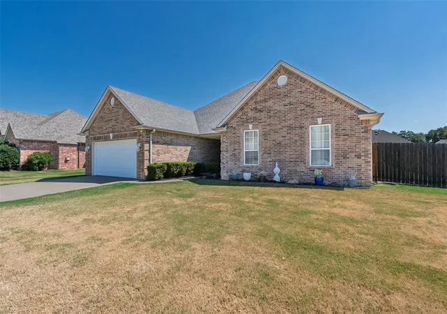 Photo 2 of Single family home for sale at 1603 Windmill Ridge Dr, Shawnee, OK 74804 | MLS# 1230760 | Listing updated on 2026-09-30