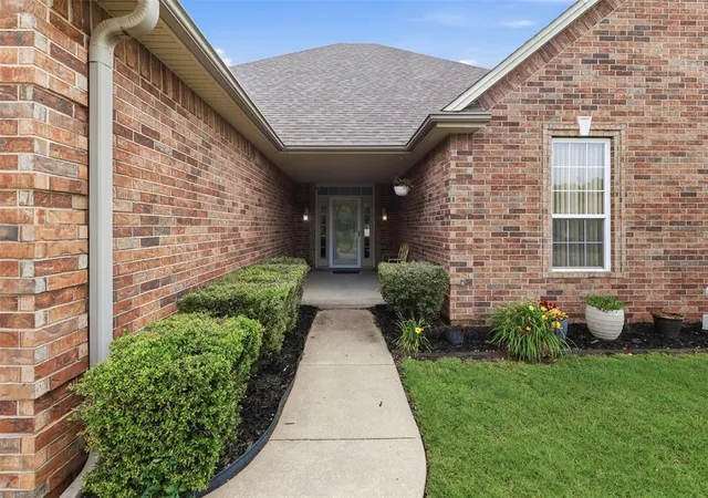 3rd image of 1603 Windmill Ridge Dr, Shawnee, OK 74804 | MLS# 1230760