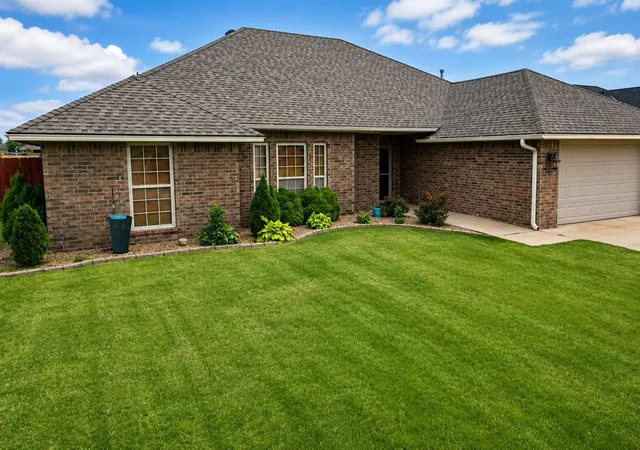 Homes for sale in Altus, OK | 3101 White Tail Dr, Altus, OK 73521 | MLS# 1230786