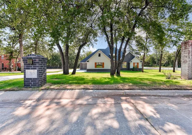 1st image of 30 N Oaks Rd, Harrah, OK 73045 | MLS# 1230813
