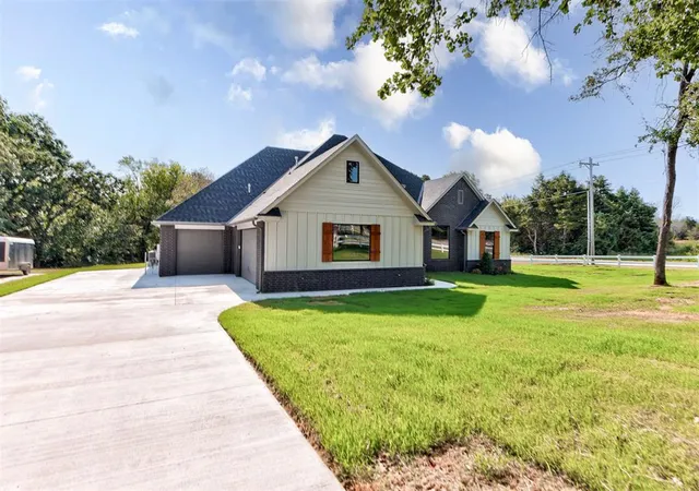3rd image of 30 N Oaks Rd, Harrah, OK 73045 | MLS# 1230813