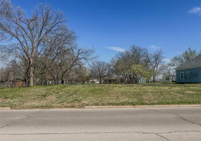 Homes for sale in Chickasha, OK | 1021 S 6th St, Chickasha, OK 73018 | MLS# 1230818