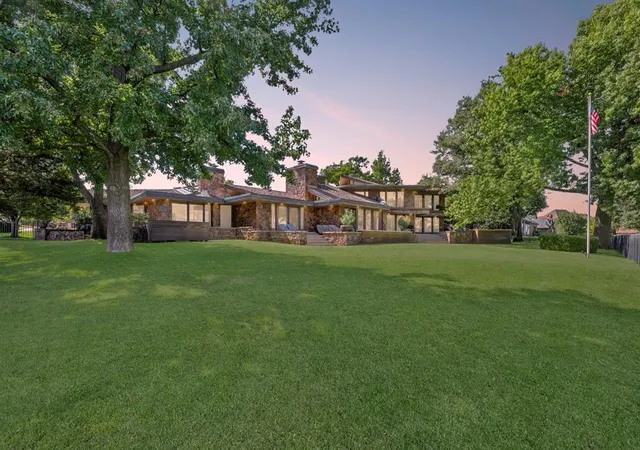 Photo 4 of Single family home for sale at 1205 Oak Tree Dr, Edmond, OK 73025 | MLS# 1230837 | Listing updated on 2026-08-04