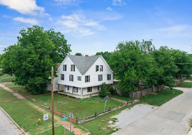 2nd image of 602 N Wentz St, Guthrie, OK 73044 | MLS# 1230840
