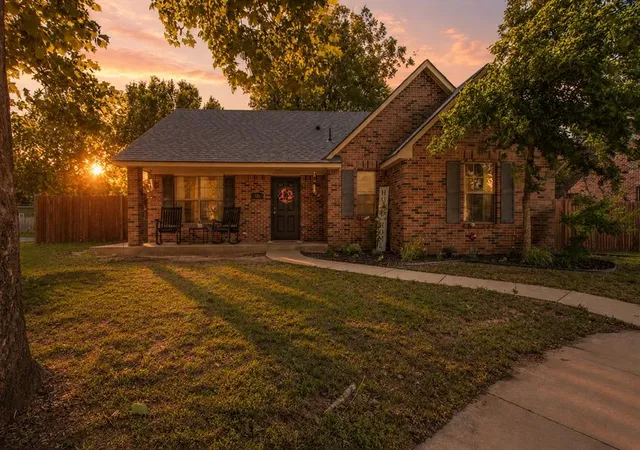 Homes for sale in Crescent, OK | 410 E Jefferson St, Crescent, OK 73028 | MLS# 1230841