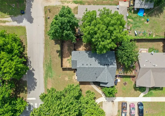 Homes for sale in Crescent, OK | 410 E Jefferson St, Crescent, OK 73028 | MLS# 1230841