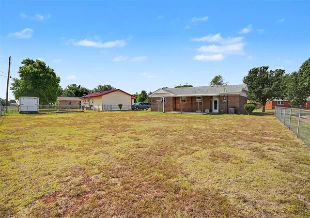 Homes for sale in Altus, OK | 1213 Karen Dr, Altus, OK 73521 | MLS# 1230854