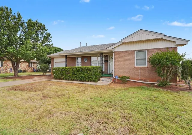 Homes for sale in Altus, OK | 1213 Karen Dr, Altus, OK 73521 | MLS# 1230854