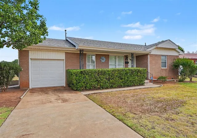 Homes for sale in Altus, OK | 1213 Karen Dr, Altus, OK 73521 | MLS# 1230854
