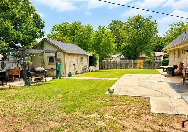 Photo 3 of Single family home for sale at 1813 Bellaire Cir, Moore, OK 73160 | MLS# 1230862 | Listing updated on 2026-09-01