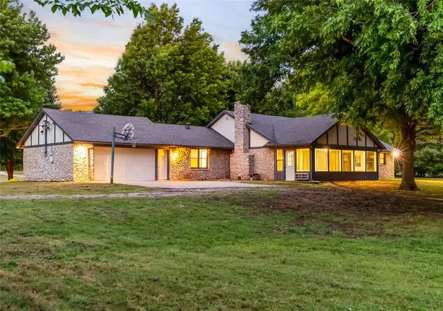 3rd image of 5217 S Morgan Rd, Oklahoma City, OK 73179 | MLS# 1230872