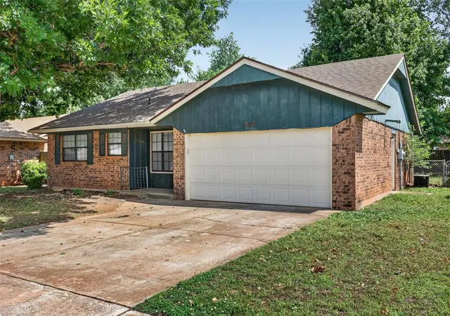 Photo 4 of Single family home for sale at 644 W Forster Dr, Mustang, OK 73064 | MLS# 1230879 | Listing updated on 2026-09-01
