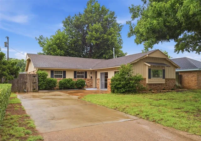Homes for sale in Bethany, OK | 7704 Nw 30th St, Bethany, OK 73008 | MLS# 1230882