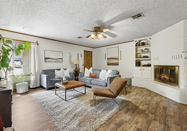 Homes for sale in Warr Acres, OK | 5904 N College St, Warr Acres, OK 73122 | MLS# 1230888