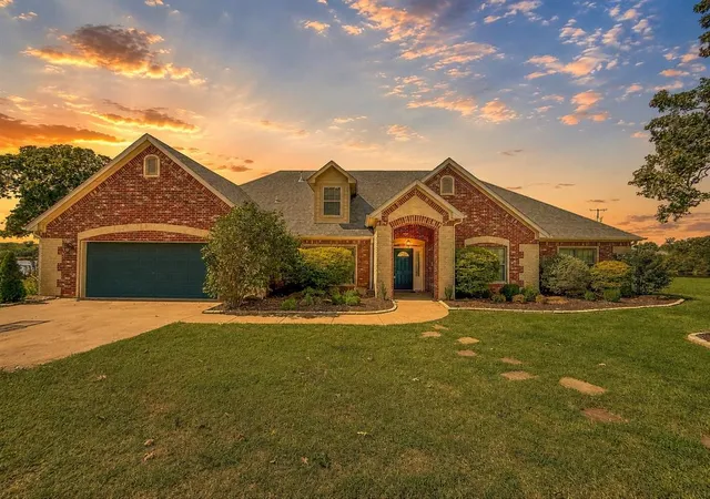 Homes for sale in Ada, OK | 429 E Winter Rose Ter, Ada, OK 74820 | MLS# 1230899