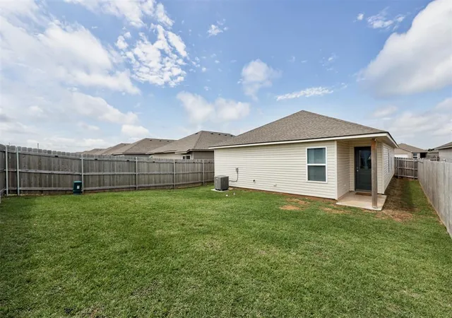 25th image of 11628 Krew Wy, Yukon, OK 73099 | MLS# 1230915