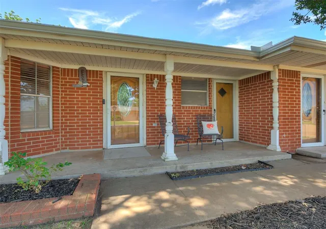 Homes for sale in Crescent, OK | 703 W Adams St, Crescent, OK 73028 | MLS# 1230923