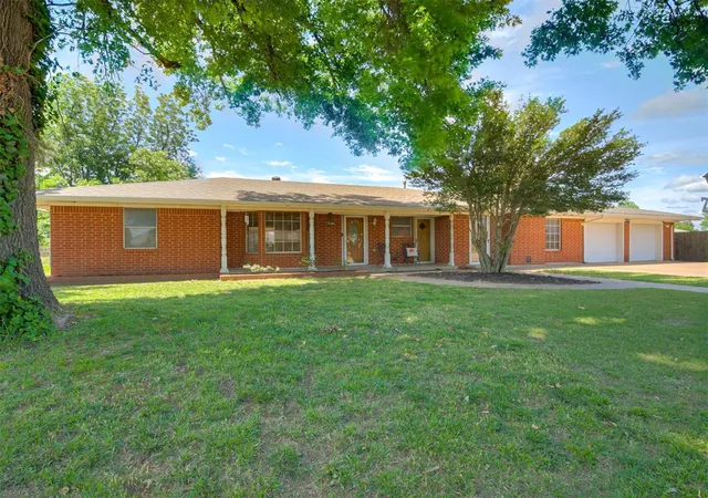 Homes for sale in Crescent, OK | 703 W Adams St, Crescent, OK 73028 | MLS# 1230923