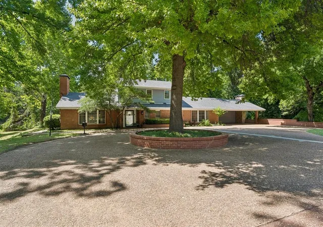 1st image of 1100 Live Oak Dr, Norman, OK 73072 | MLS# 1230940