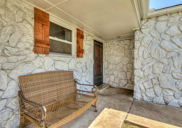 Listing Photo 4 - Condo for sale in building located at 3513 Wynn Cir, Edmond, OK 73013