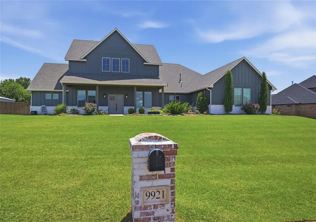 image of 9921 Oakwood Dr, Edmond, OK 73025 | MLS# 1230992