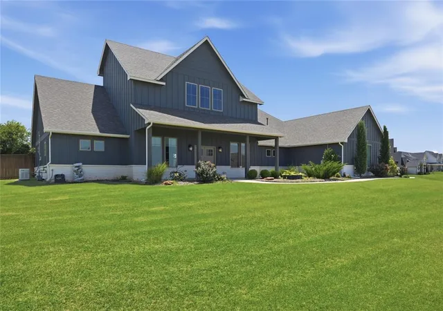 image of 9921 Oakwood Dr, Edmond, OK 73025 | MLS# 1230992