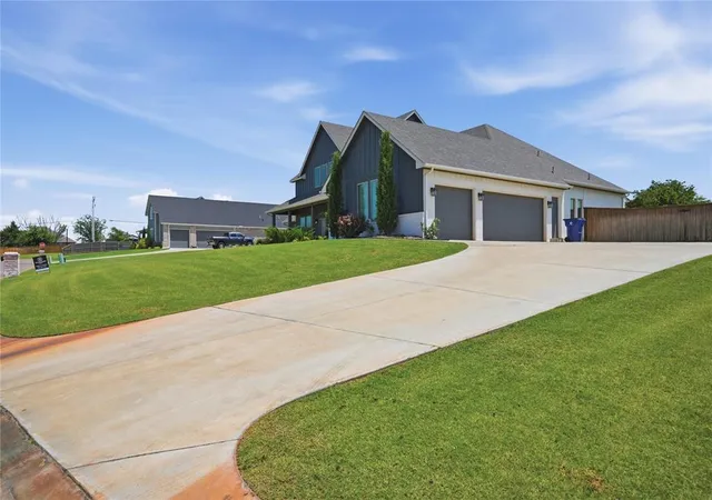 image of 9921 Oakwood Dr, Edmond, OK 73025 | MLS# 1230992