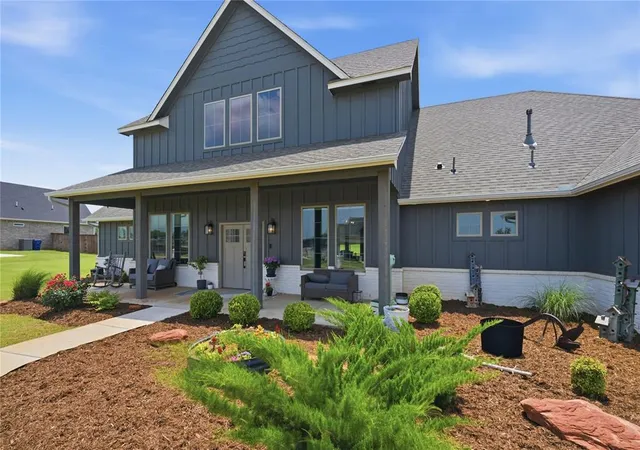 4th image of 9921 Oakwood Dr, Edmond, OK 73025 | MLS# 1230992