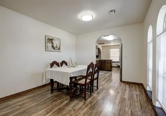 Photo 2 of Single family home for sale at 11020 Coachmans Rd, Yukon, OK 73099 | MLS# 1231033 | Listing updated on 2026-09-18