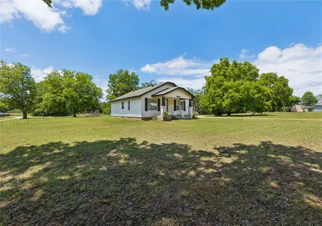 Homes for sale in Tecumseh, OK | 806 S 13th St, Tecumseh, OK 74873 | MLS# 1231043