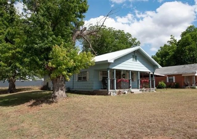 Homes for sale in Erick, OK | 300 S Cedar Ave, Erick, OK 73645 | MLS# 1231045
