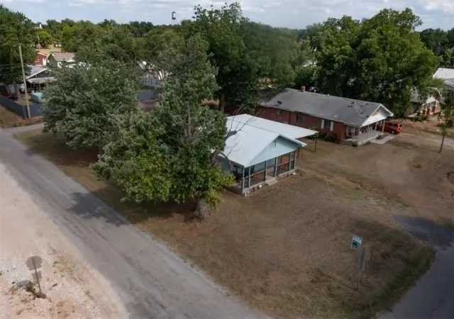 Homes for sale in Erick, OK | 300 S Cedar Ave, Erick, OK 73645 | MLS# 1231045