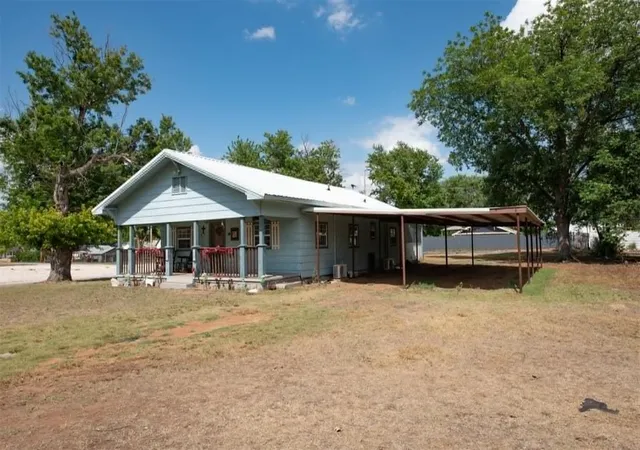 Homes for sale in Erick, OK | 300 S Cedar Ave, Erick, OK 73645 | MLS# 1231045