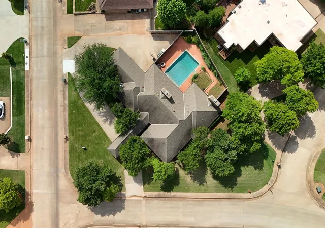 3rd image of 1200 Oak Tree Dr, Edmond, OK 73025 | MLS# 1231052